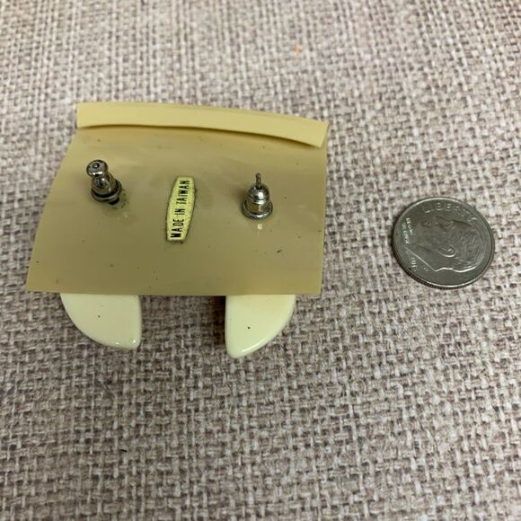 VTG Acrylic Lily Earrings - Picture 2 of 2